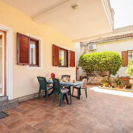 Jadranka Πανσιόν Μεντουλίν